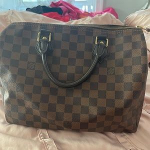 Louie Vuitton speedy bag